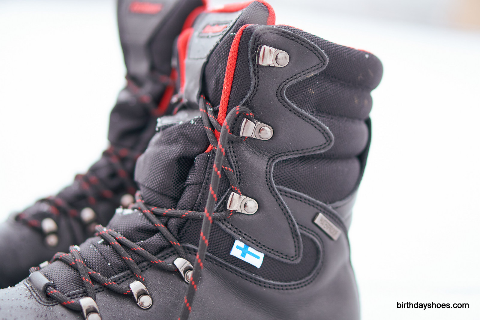 The cushy, padded collar keeps stuff out and keeps feet warm