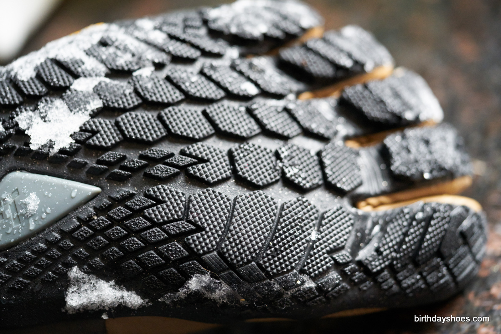 The very aggressive Trek Ascent tread design