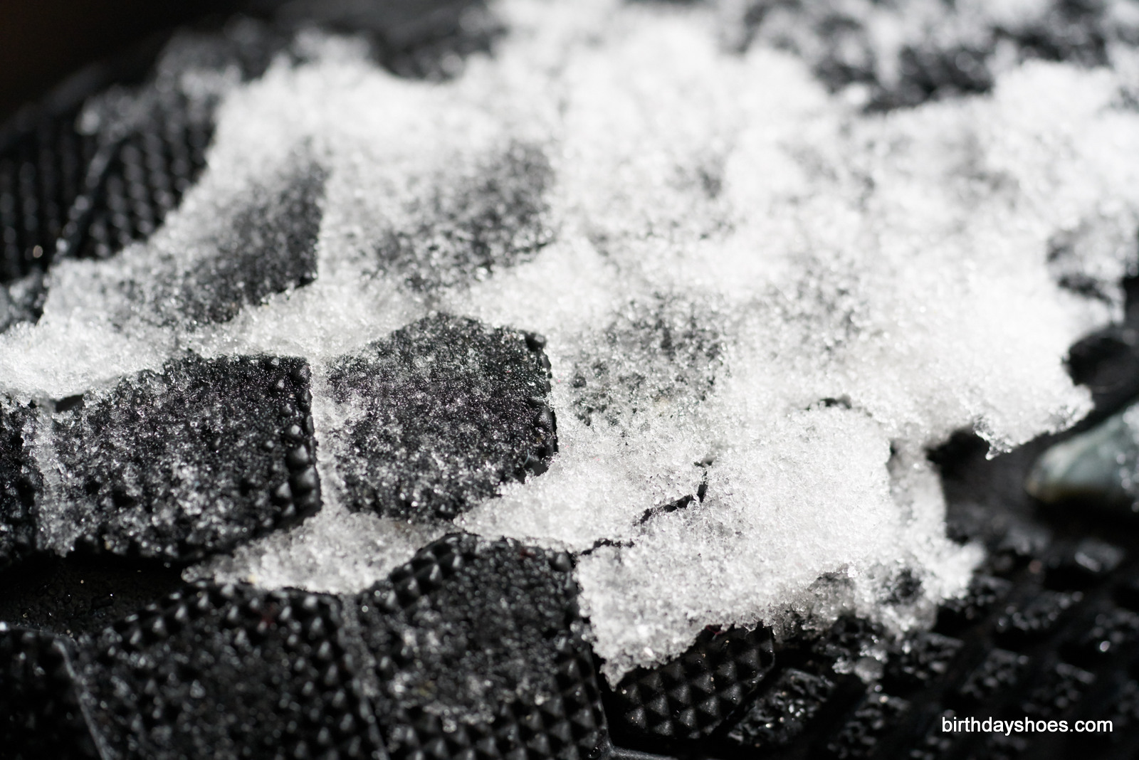 The Trek Ascent sole with ICE TREK rubber: Flexible and grippy for winter running