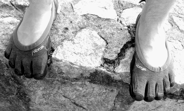 How to Choose Toe Shoes Safely