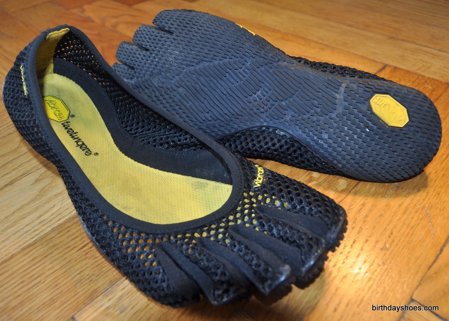 The VI-B FiveFingers is a women's-only, ultra-minimalist VFF that is reminiscent of the old Classic FiveFingers.