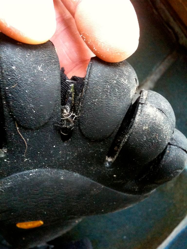Vibram Five Fingers for Webbed Toes? Introducing "Vibram Four Fingers" [modification]