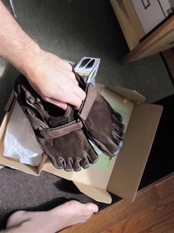 Vibram FiveFingers KSO Trek Unboxed [First Look!]
