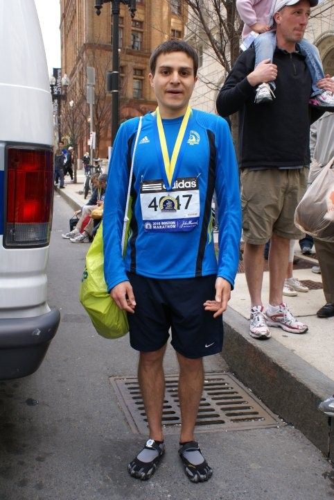 Marathoner overcomes an IT Band injury and completes the Boston Marathon in his Vibram Five Finger KSOs