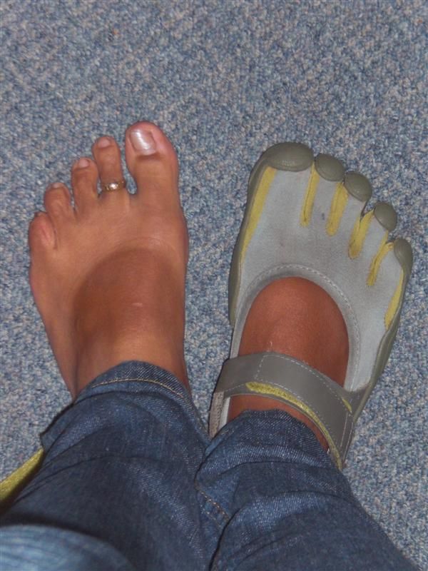 The FiveFingers Sprint Tan as demonstrated by Shivella
