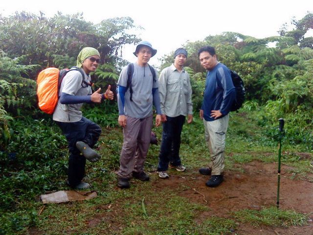 Blood Sucking Leeches attach themselves to Vibram Five Fingers KSOs on Mt. Makiling