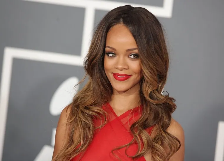 Rihanna vai dar bolsas de estudos para brasileiros