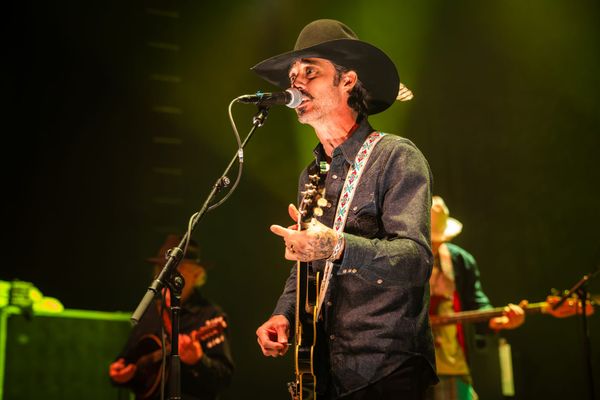 Ryan Bingham and the Texas Gentlemen Charm Chicago's Vic Theatre