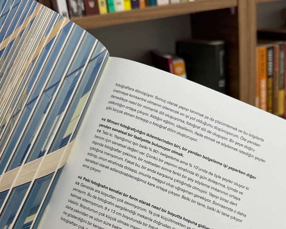 Belge ile yorum arasında