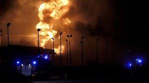 Irán ataca y prende fuego a refinería de Catar y un depósito de combustible den Riad