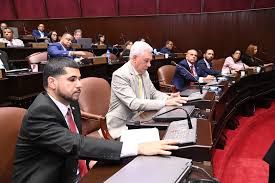 Solo dos de 107 diputados presentes votaron contra la eliminación de candidaturas independientes