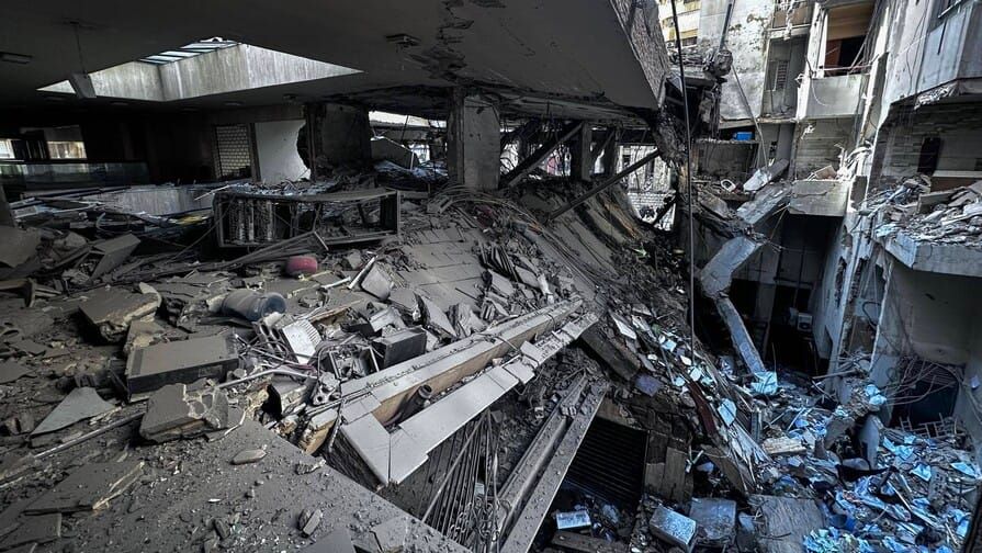 Ruinas en Beirut tras ataques conjuntos de Irán y Hizbulá contra Israel