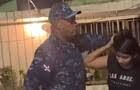 Joven que fue golpeada por el coronel Madé se querella en su contra y la Policía
