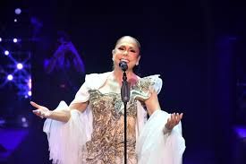 La cantante española Isabel Pantoja emociona en concierto al público dominicano.