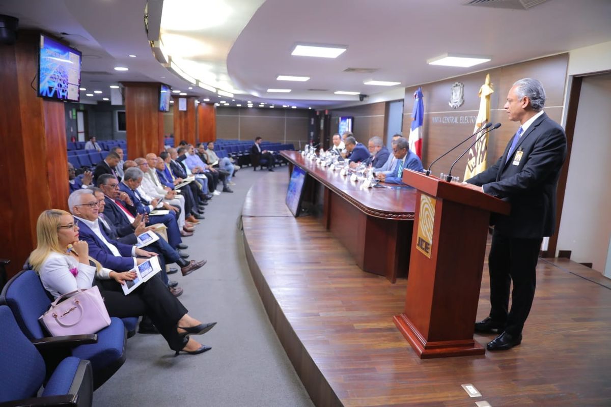 La Junta Electoral explica a partidos avances en entrega de la nueva cédula