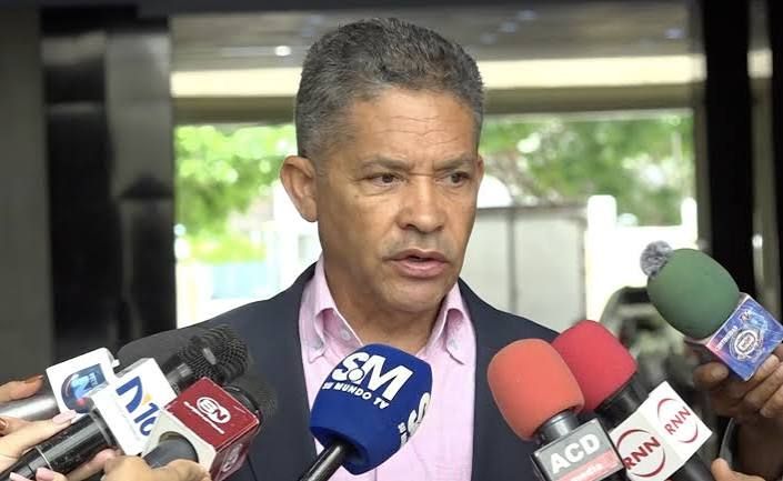 Eugenio Cedeño renuncia a competir por la secretaría general del PRM y denuncia proceso "preconcebido"