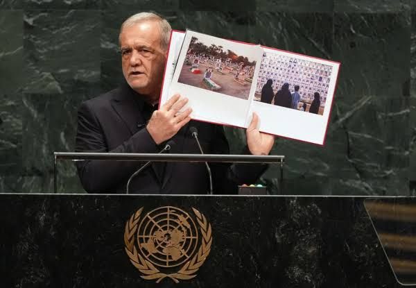 Presidente Irán muestra en ONU fotos niños víctimas ataques de los Estados Unidos