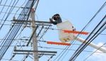 EDEESTE ejecuta trabajos de reconfiguración de red y puesta en servicio de nuevos circuitos en La Caleta