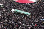 Millones participan en Irán encortejo fúnebre del asesinado Alí Jamenei
