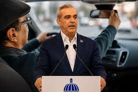 Presidente Abinader modifica decreto para ampliar vigencia licencias conducir a mayores de 65 años