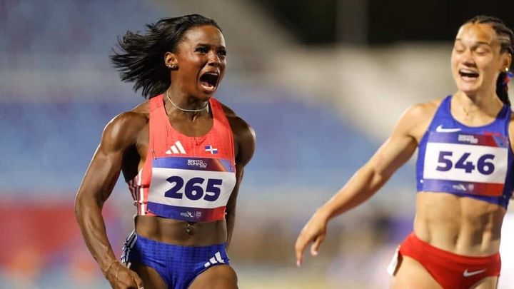 Corredora dominicana Liranyi Alonso establece marca en los 100 metros planos y gana oro en los juegos Centroamericanos