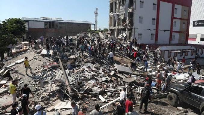 Terremoto de 7.4 en Colombia deja al menos 18 muertos, edificios colapsados y aeropuertos afectados