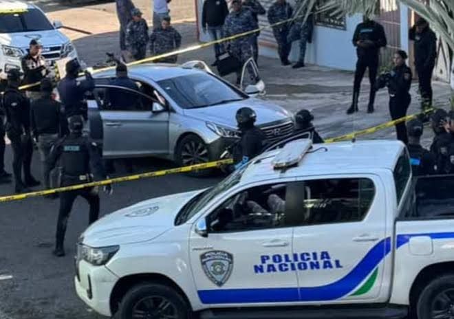 Policía busca a cuatro hombres por muerte de taxista en presunto asalto en Santo Domingo Este