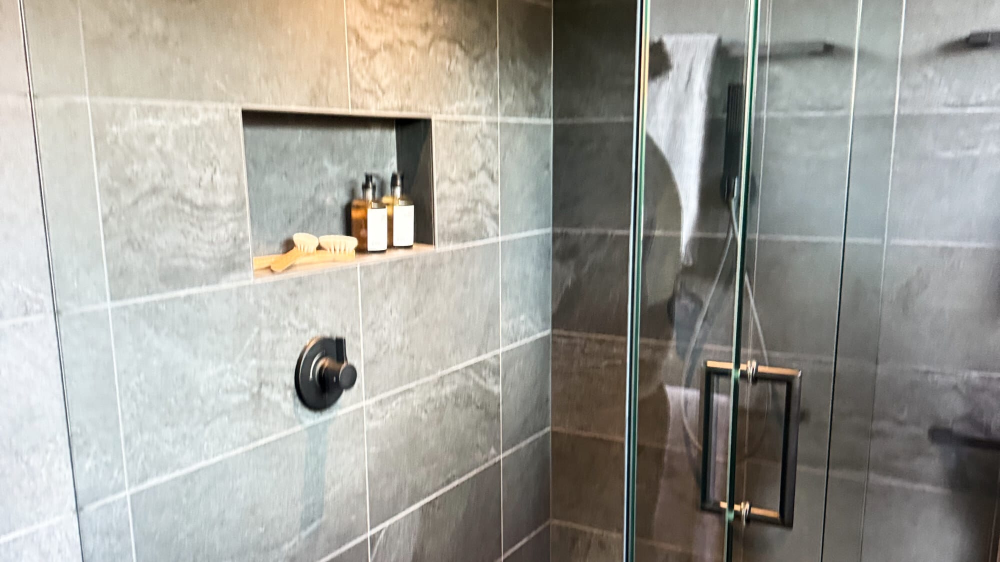 pinnacle nw bathroom