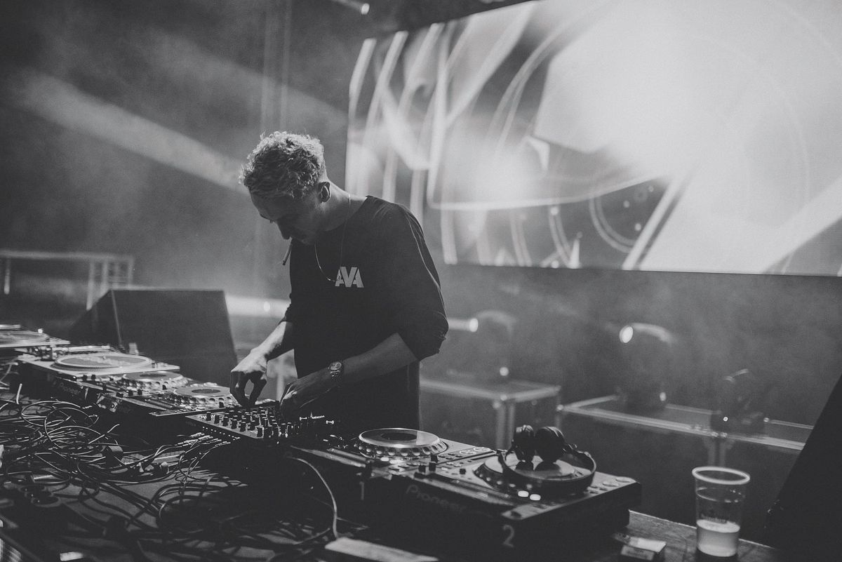 Sick Boy Lookalike Bringing the Disco Vibes