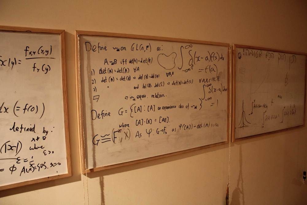 DIY: Whiteboard Station