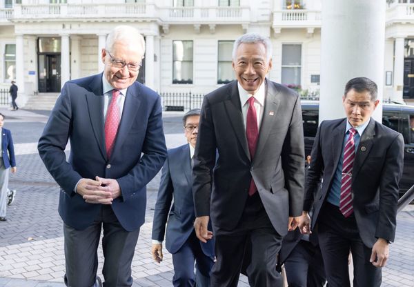 Singapore’s Senior Minister visits campus