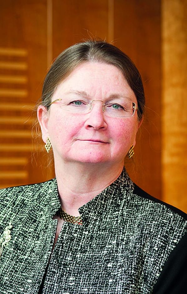 Bath vice-chancellor steps down amid pay debate