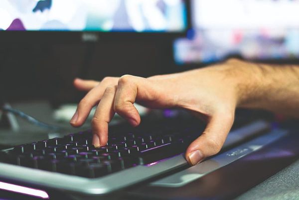 Preconceived notions: reviews and sales