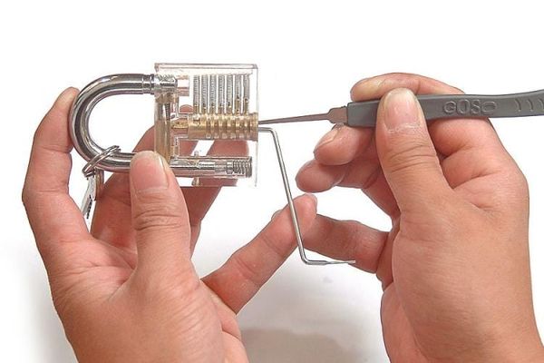 Union Clamps down on Lockpicking Workshop