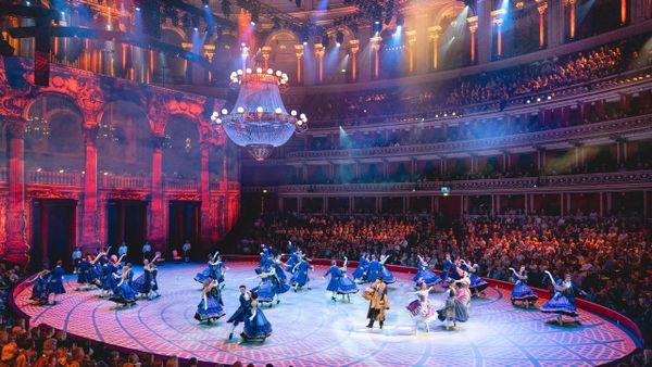 Cinderella: sculpture of a fleeting magical moment