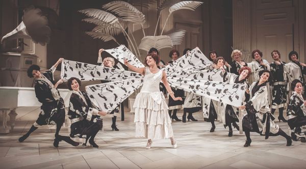 The Mikado - Stylish Set, Passé Plot