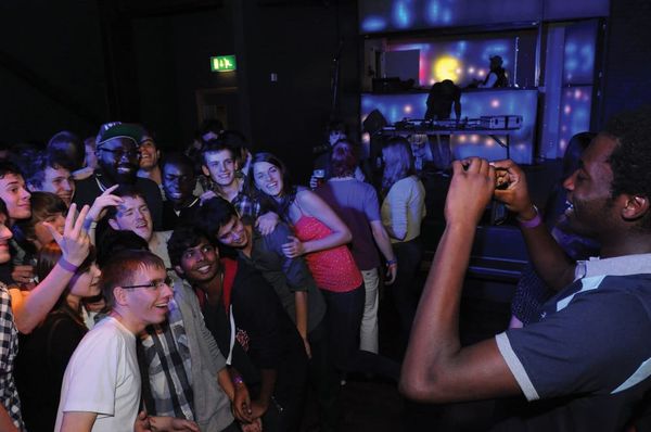 Reports from a sick night in Metric... no, seriously