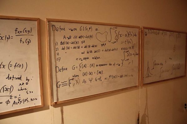 DIY: Whiteboard Station