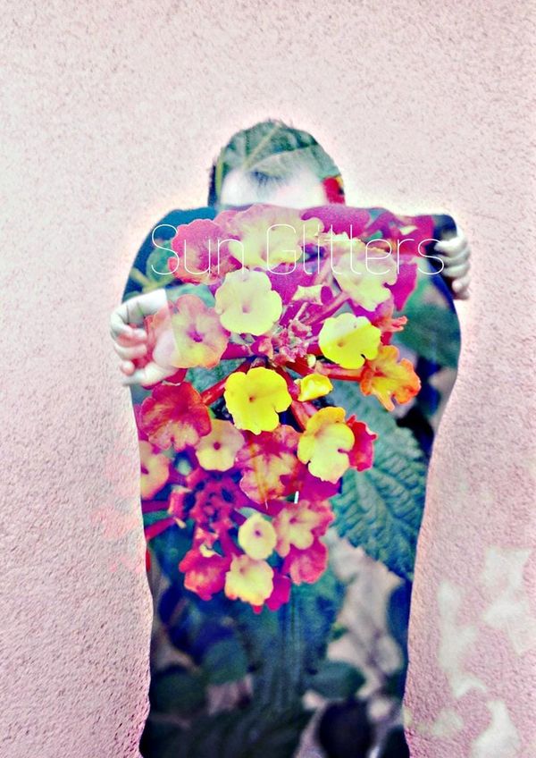 Sun Glitters flies over for the Felix Music Night