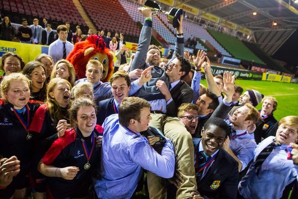 Late tries add gloss to College victory