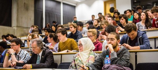 International Students boost economy by £2.3 billion