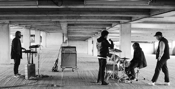 Felix meets | Formation