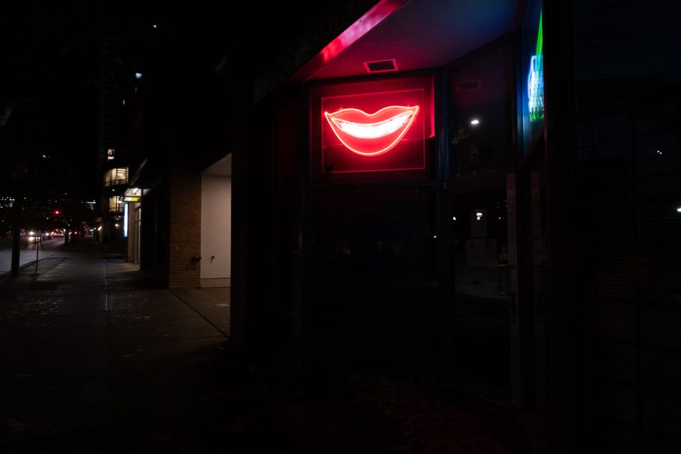 A neon sign of lips and teeth