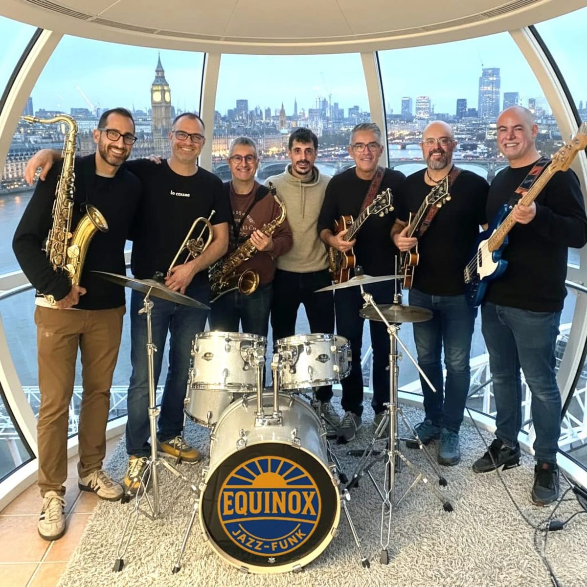 Autèntic "Burgers & Jazz Funk": Una nit de ritme i sabor americà al jardí del Castell