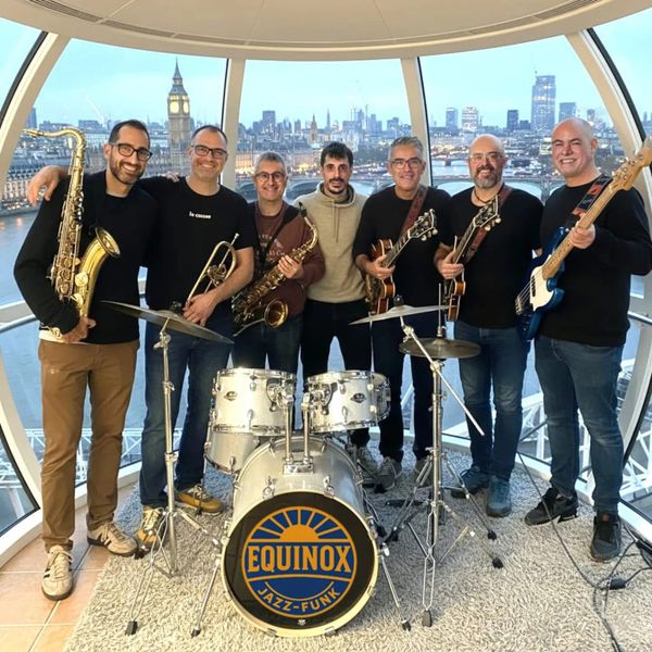 Autèntic "Burgers & Jazz Funk": Una nit de ritme i sabor americà al jardí del Castell