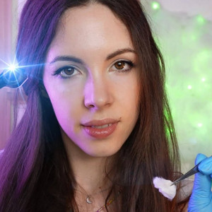 How Rapunzel Uses Throne to Enhance Her ASMR Videos and Connect with Her Audience