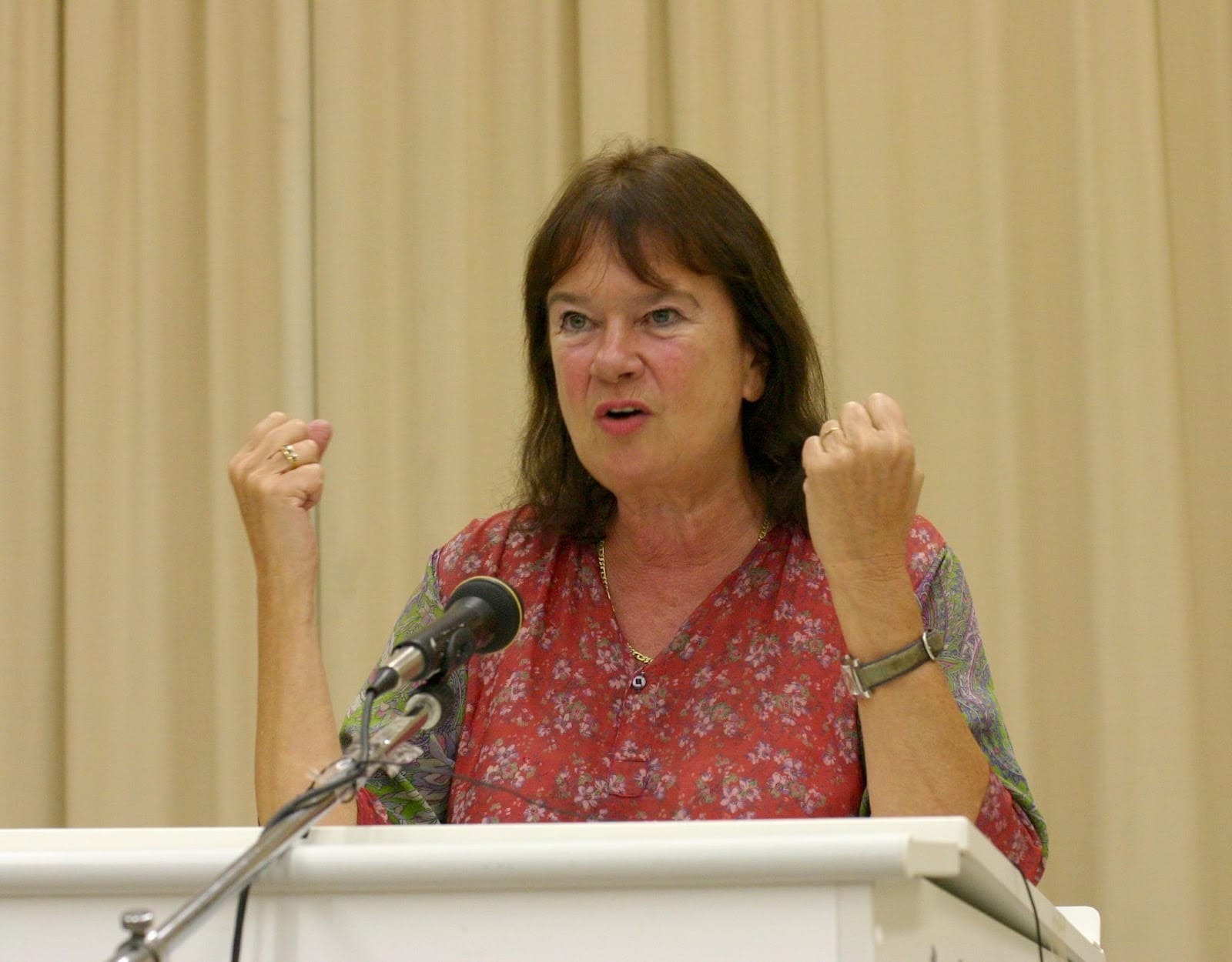 Helga Zepp-LaRouche: “Can we not, for our own sakes, and as the most beautiful birthday present we could give to Nicolaus of Cusa for his 600th birthday, develop the same power of intellect, the same
existential commitment and passion to great ideas?” Credit: EIRNS/Helene Mölle