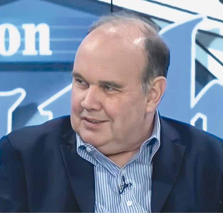 Rafael López “Porky” Aliaga during an interview on the “Rey con Barba” program.