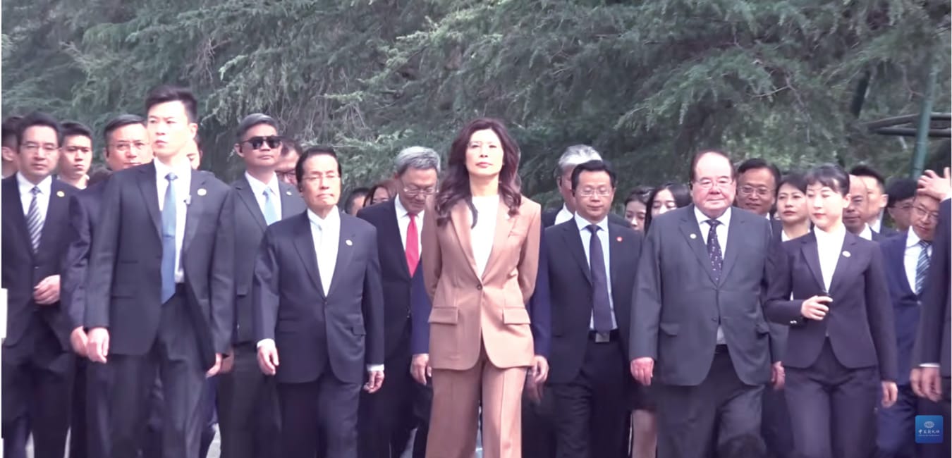 Cheng Li-wun visits the Sun Yat-sen Mausoleum