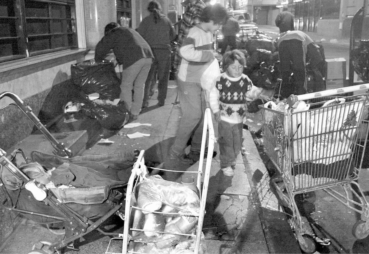 Desperate Argentines in Buenos Aires searching for food in 2003.